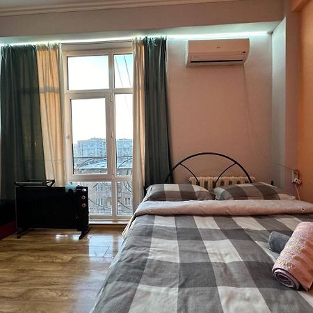 1-Room Apart. 21 On Usenbaeva 52 Near Eurasia Shopping Center Бішкек Екстер'єр фото