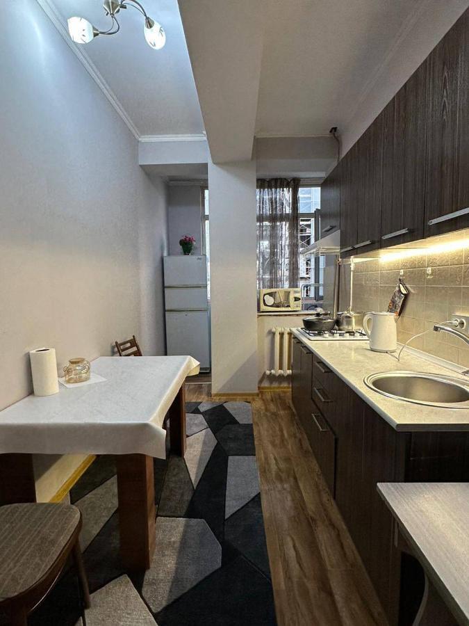 1-Room Apart. 21 On Usenbaeva 52 Near Eurasia Shopping Center Бішкек Екстер'єр фото