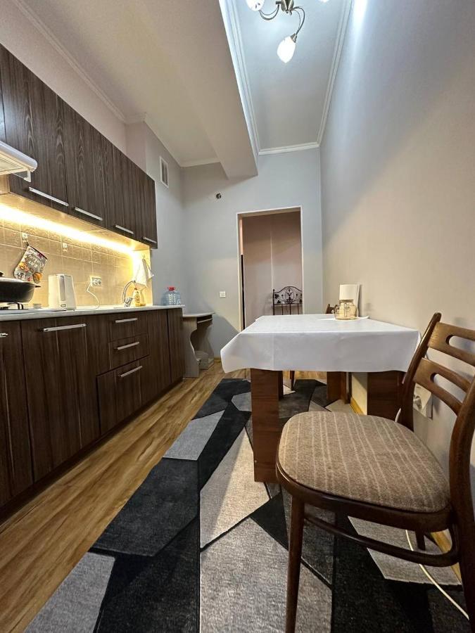 1-Room Apart. 21 On Usenbaeva 52 Near Eurasia Shopping Center Бішкек Екстер'єр фото