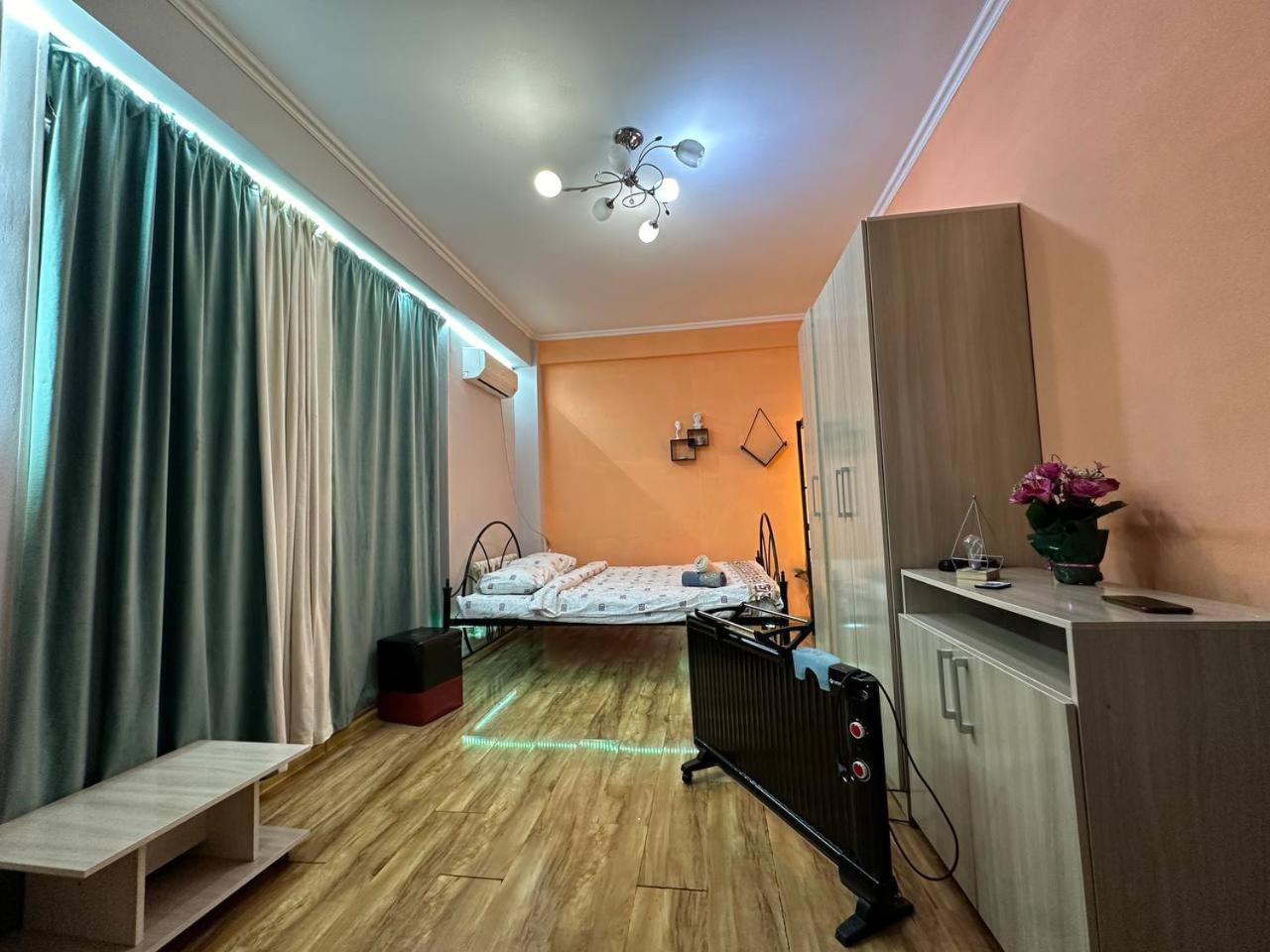 1-Room Apart. 21 On Usenbaeva 52 Near Eurasia Shopping Center Бішкек Екстер'єр фото